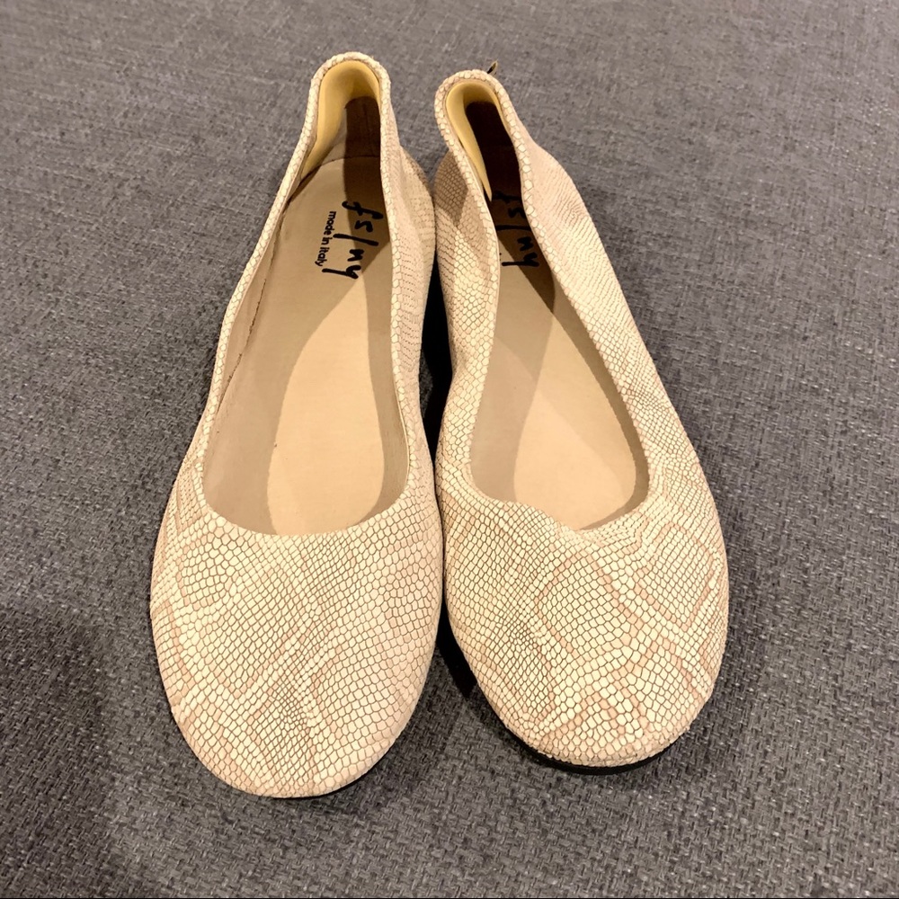 Like new French sole fs/ny nude snakeskin flats 11